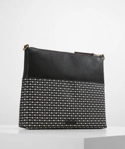 Fossil FIONA Sac Bandoulière Black Femme 10 Fossil FIONA Sac Bandoulière Black Femme -Fossil Soldes 2022 2d905e83b9414f559709563884185257